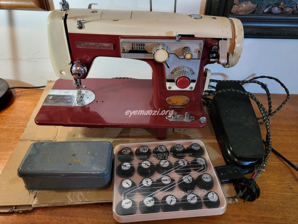 Vintage Teal Sewing Machine Fleetwood Deluxe Zigzag with case